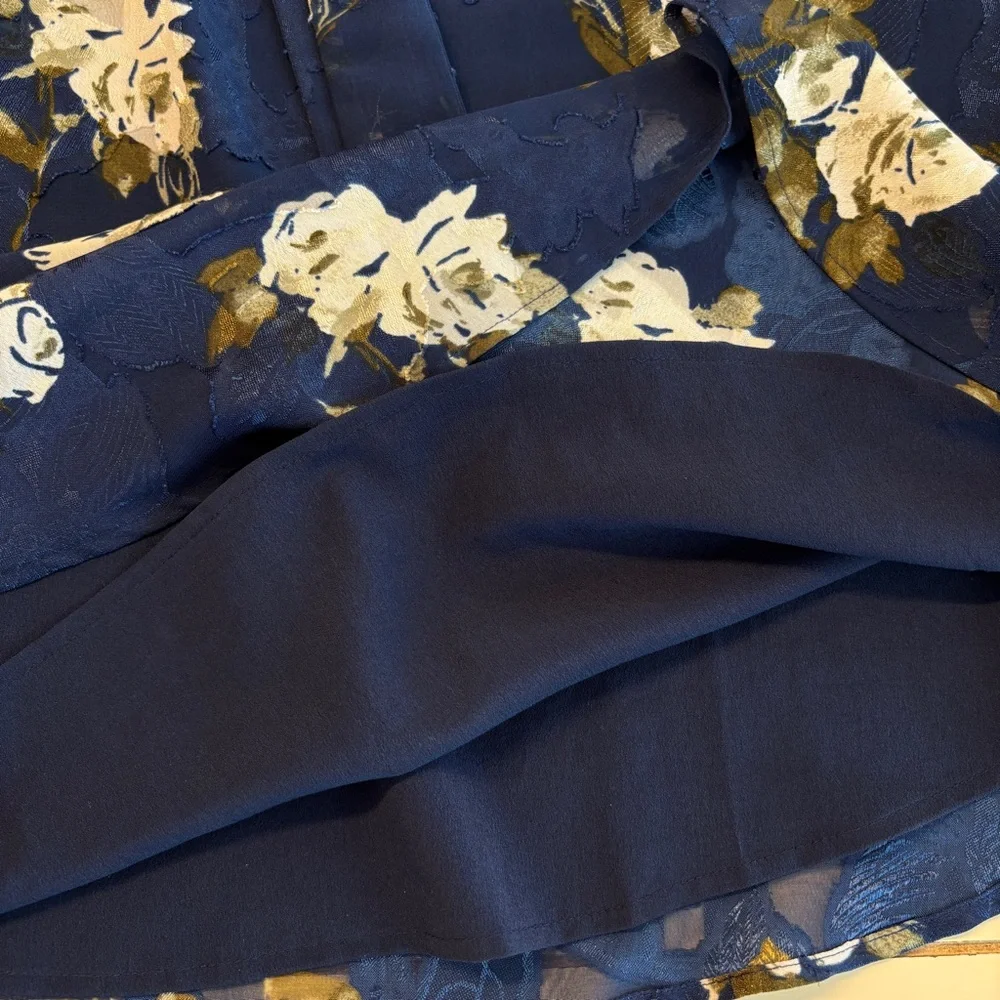 Talbots Floral Sleeveless Top Women’s Medium Tie Neck Navy Blue Blouse Office - Picture 6 of 10